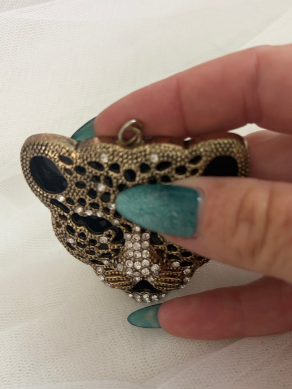 Gorgeous Rhinestone Leopard Pendant Black and Gold - Picture 7 of 8